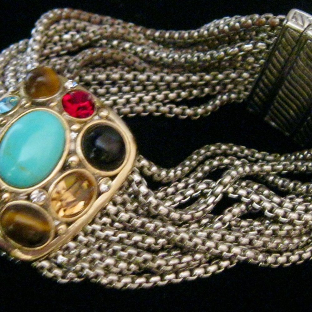 3/14/26..."STUNNING VINTAGE MAGNETIC BRACELET W/BEAUTIFUL STONES IN CENTER"